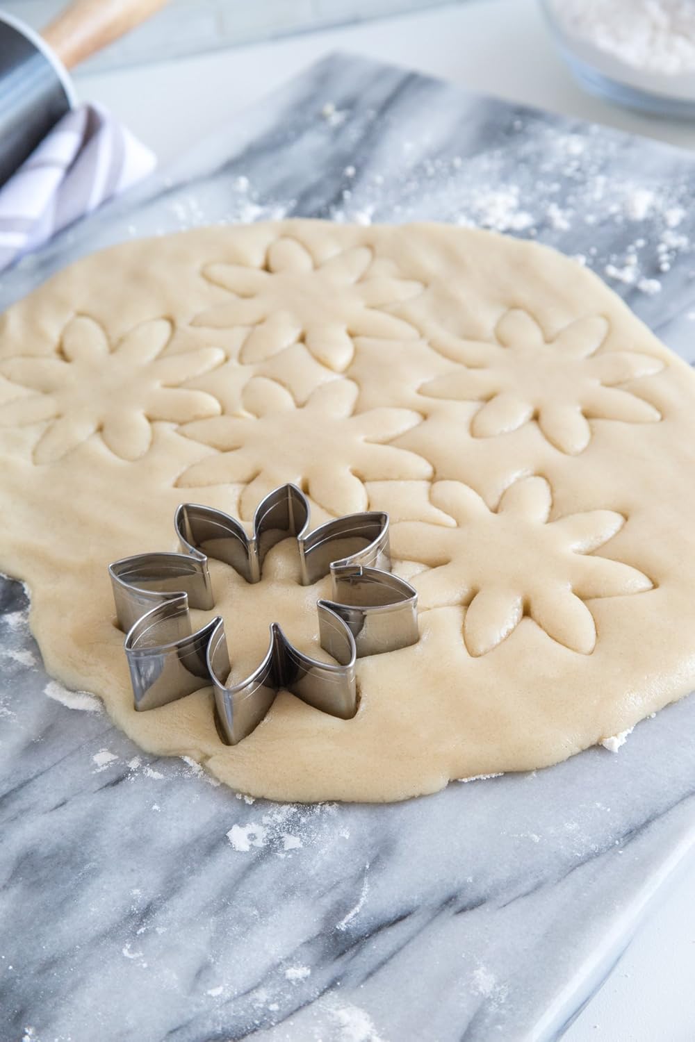 Daisy cookie cutter