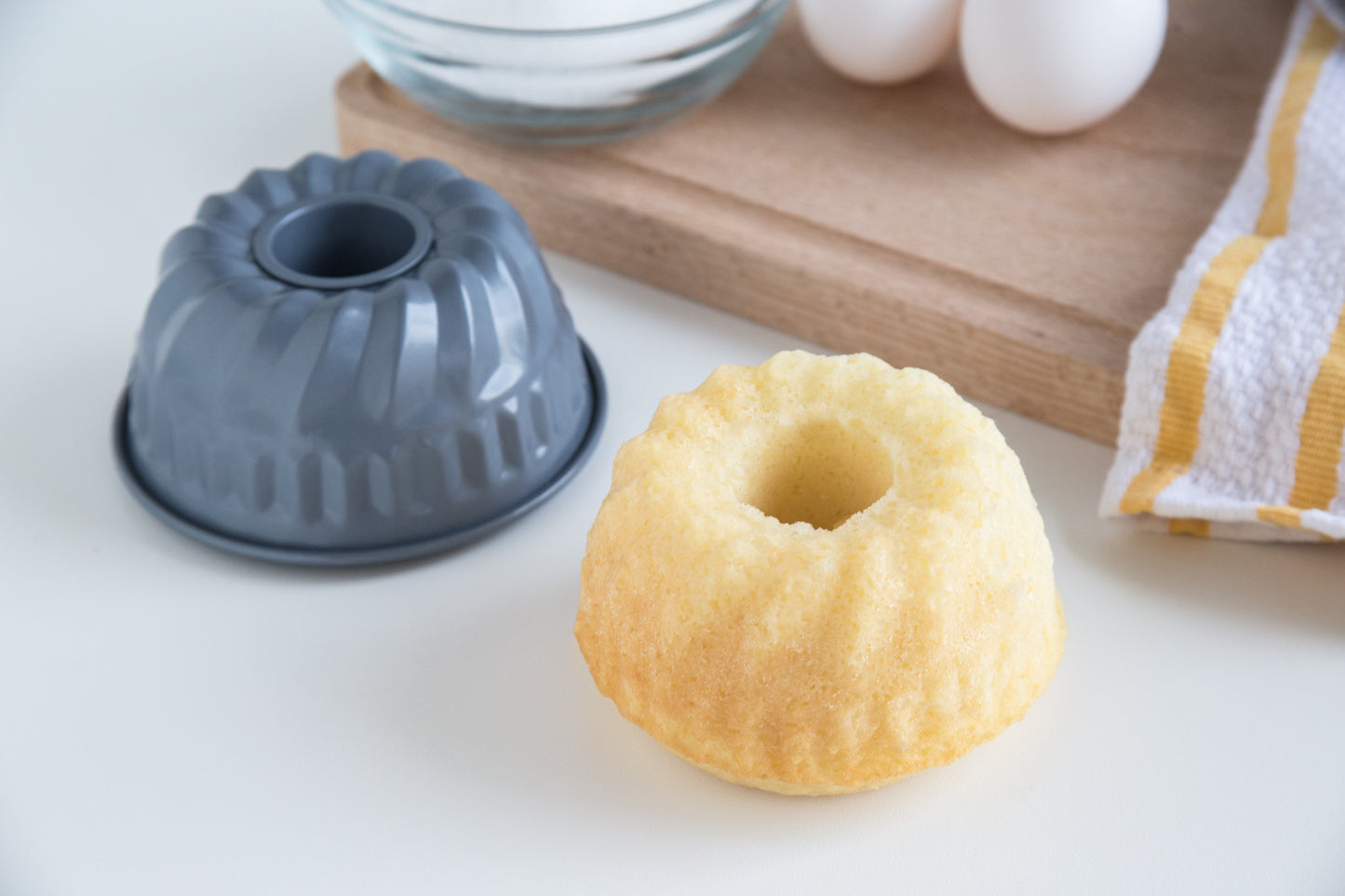 4" Non-Stick Mini Fluted Pan with Center Tube