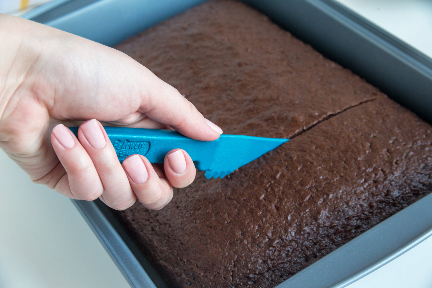 Bakeware Buddy Knife