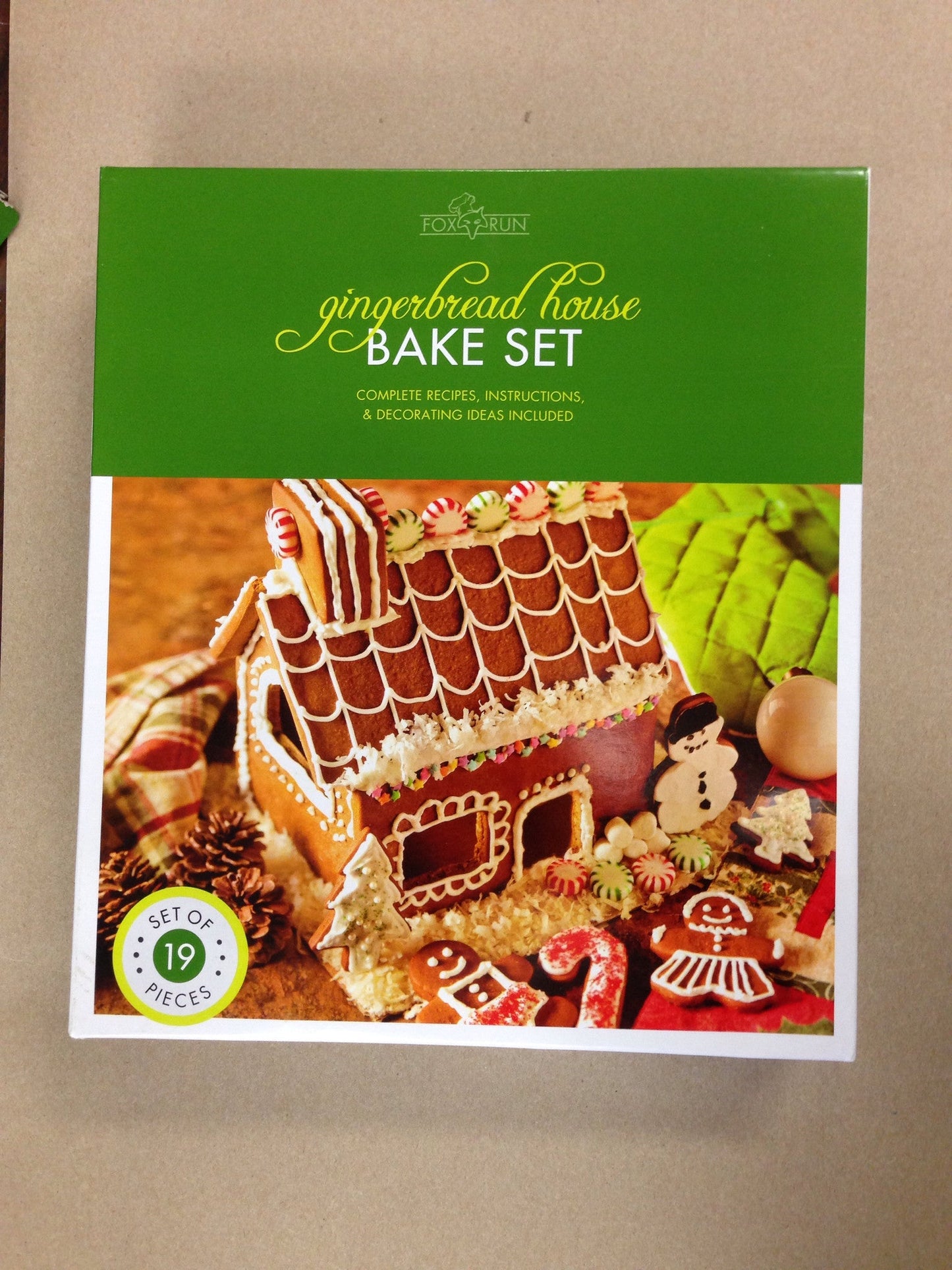 Gingerbread house bake set